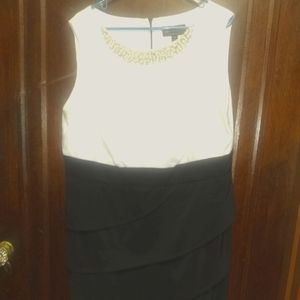 Connected woman black and white dress, pearl necklace collar